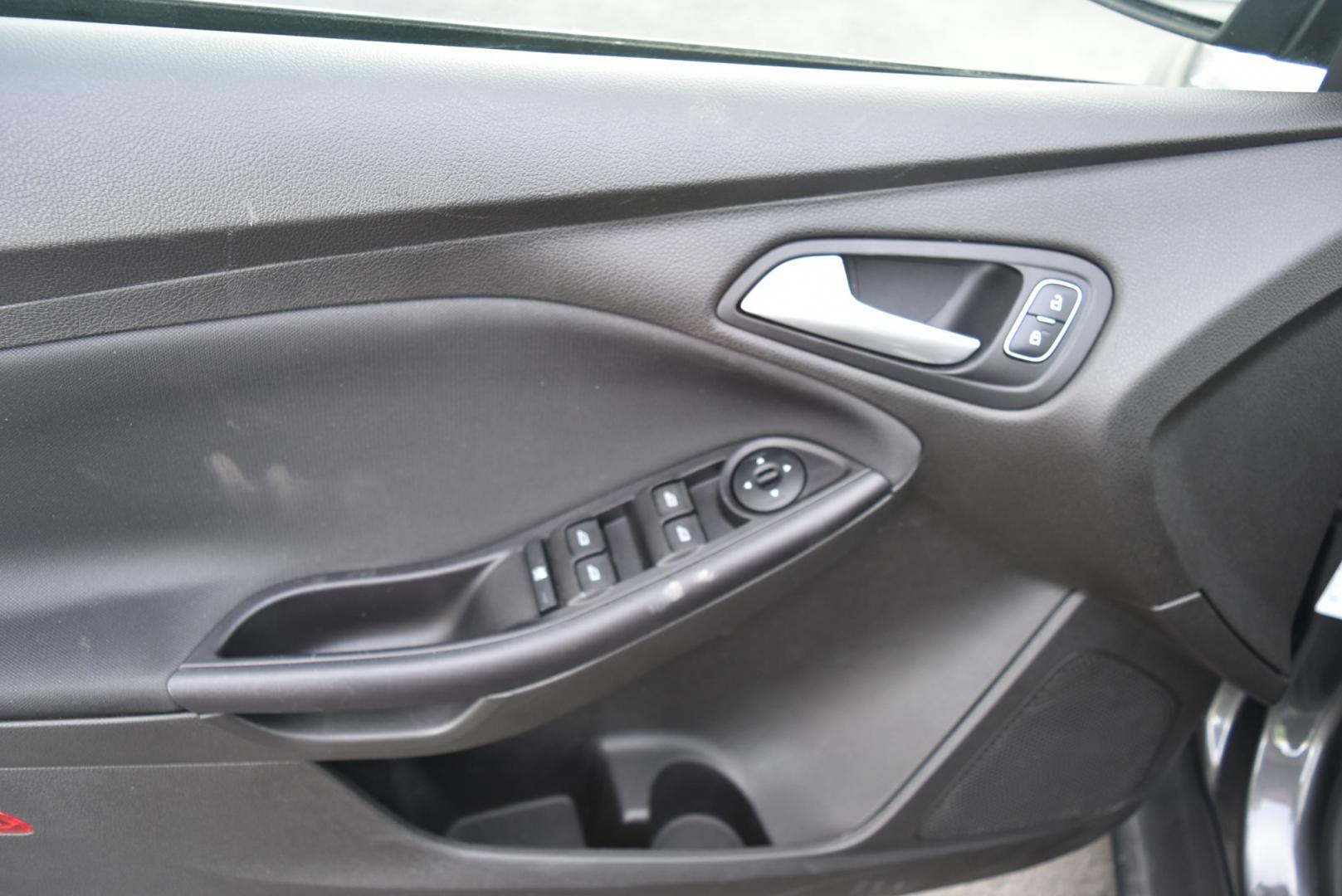2016 Gray /Black Ford Focus SE (1FADP3F26GL) with an 2.0L I-4 GDI TI-VCT FLEX FUEL engine, 6-Speed Powershift Automatic transmission, located at 1600 E Hwy 44, Rapid City, SD, 57703, (605) 716-7878, 44.070232, -103.171410 - Photo#13
